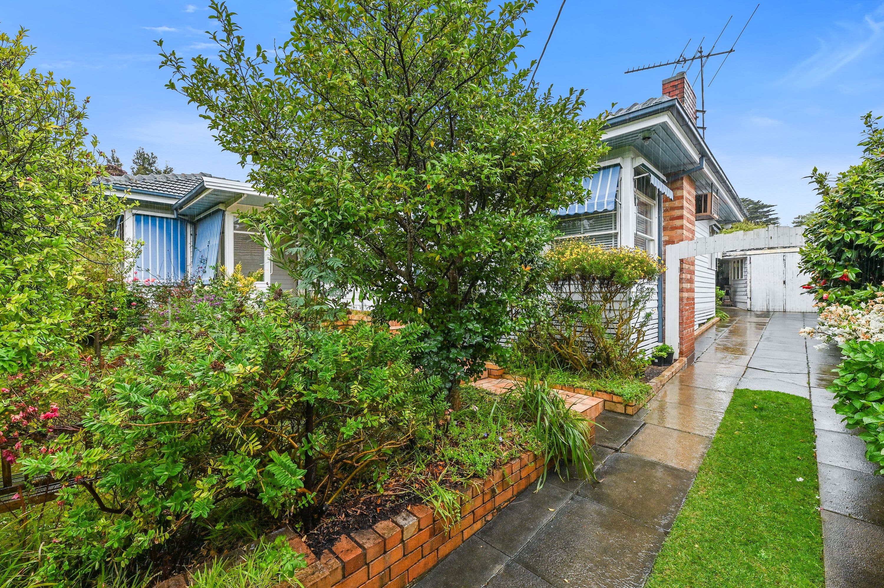 4 Landridge Street, Glen Waverley VIC 3150, Glen Waverley - Thumbnail 2