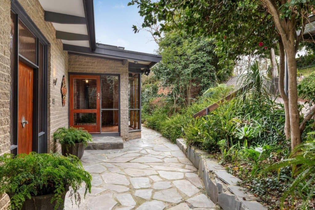 155 Research Warrandyte Road, North Warrandyte - Thumbnail 2