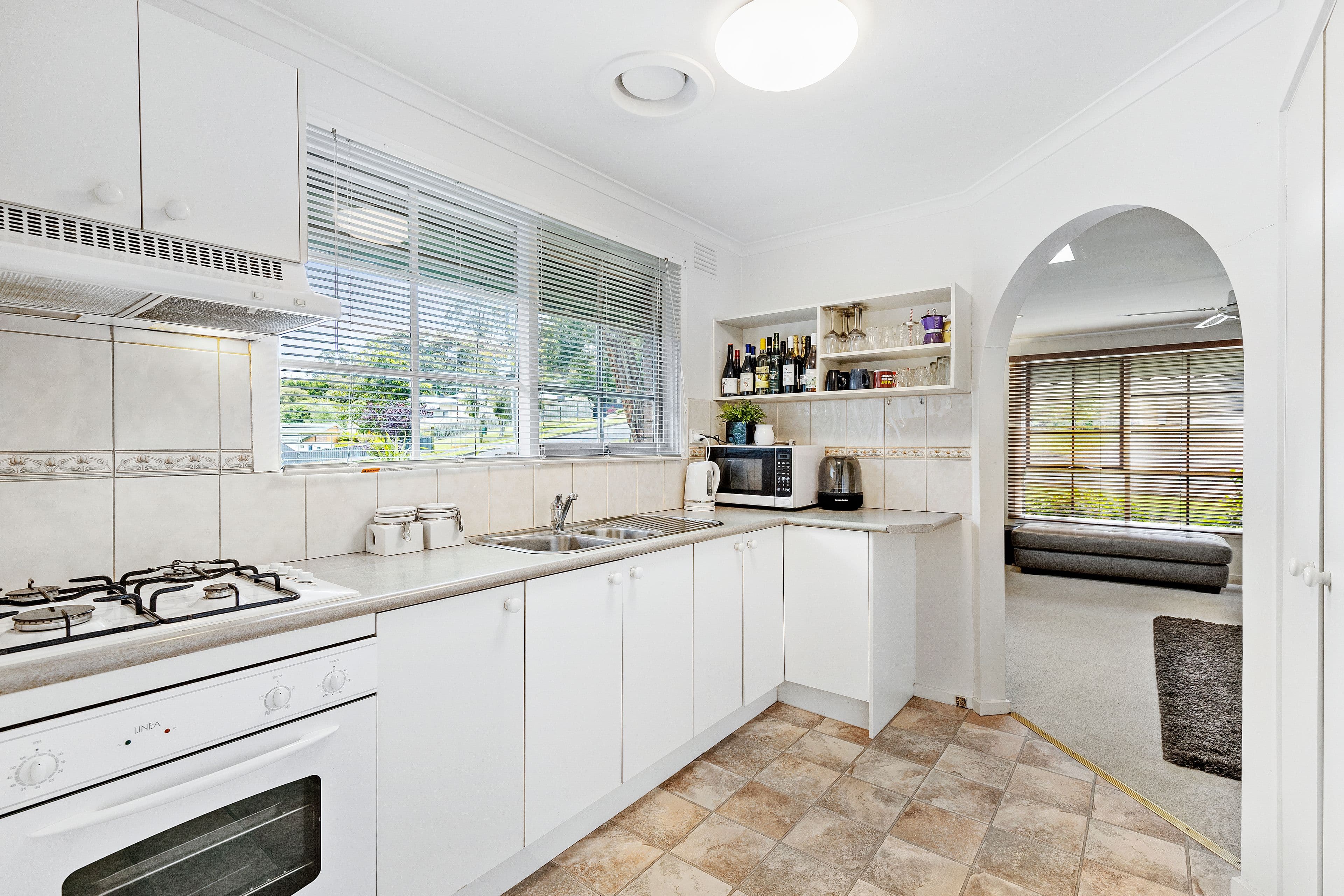 12 Clematis Avenue, Ferntree Gully VIC 3156, Ferntree Gully - Thumbnail 3