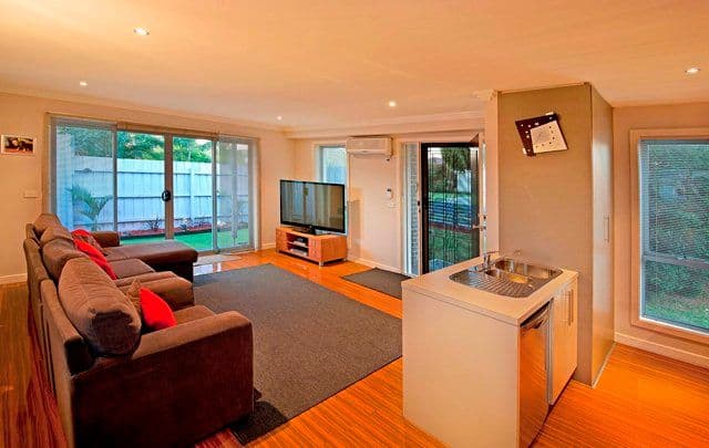 154 St Vigeons Road, RESERVOIR VIC 3073, Reservoir - Thumbnail 2
