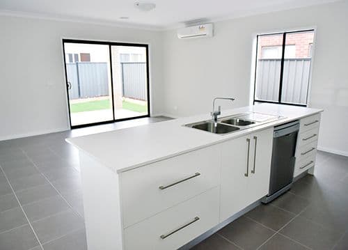 13 Eveline Street, Craigieburn VIC 3064, Craigieburn - Thumbnail 3