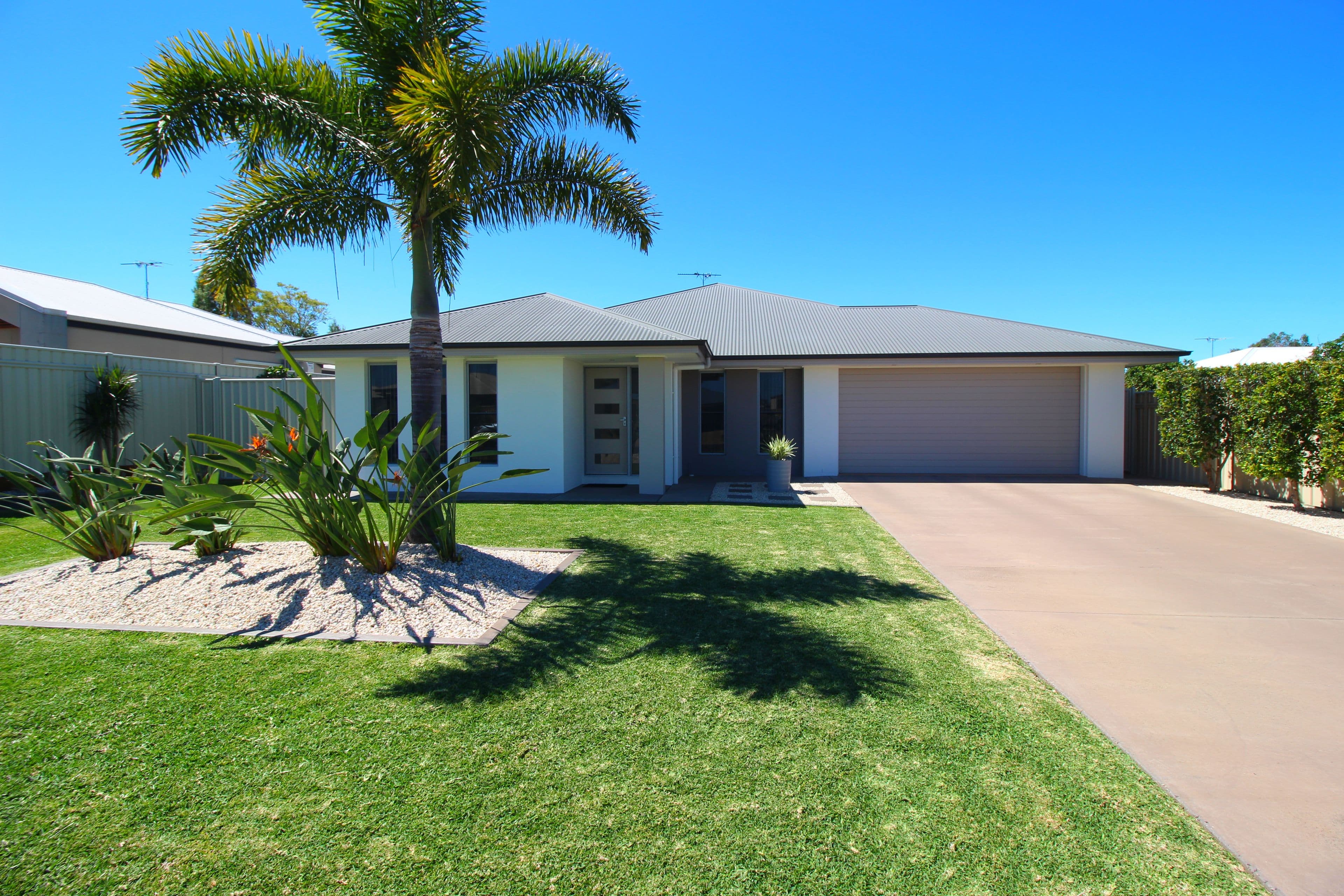 28 Desgrand Street, Emerald QLD 4720, Emerald - Thumbnail 2