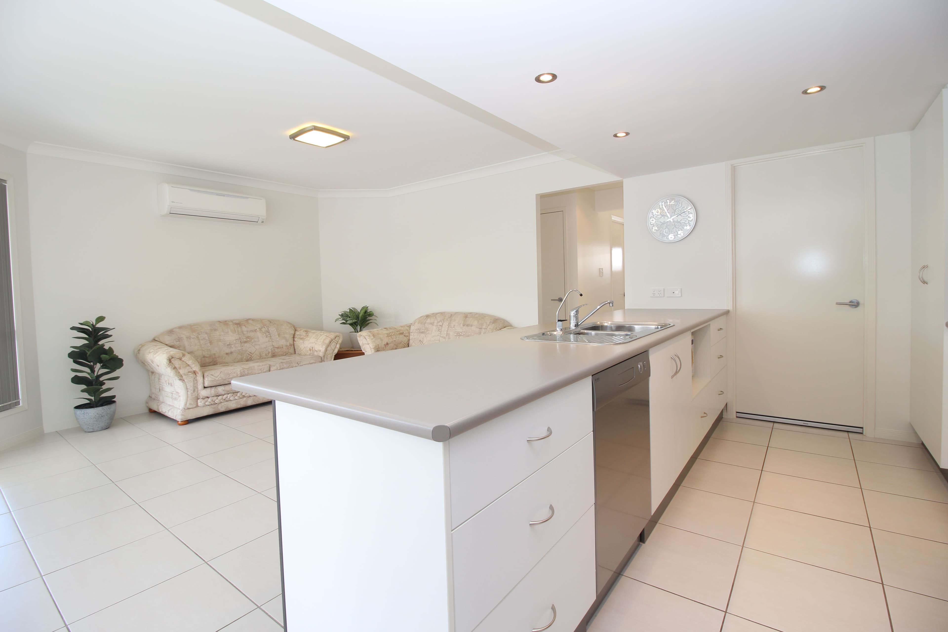 28 Desgrand Street, Emerald QLD 4720, Emerald - Thumbnail 6