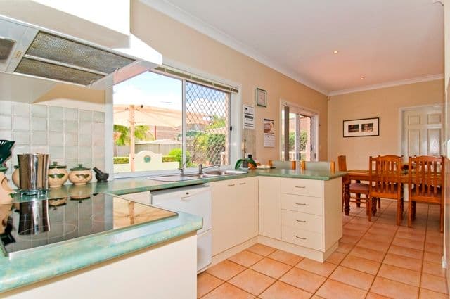 16 Cliftonville Place, REDLAND BAY QLD 4165, Redland Bay - Thumbnail 3