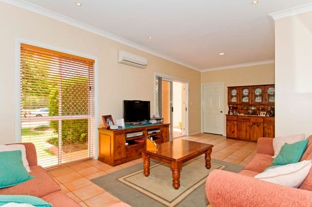 16 Cliftonville Place, REDLAND BAY QLD 4165, Redland Bay - Thumbnail 4