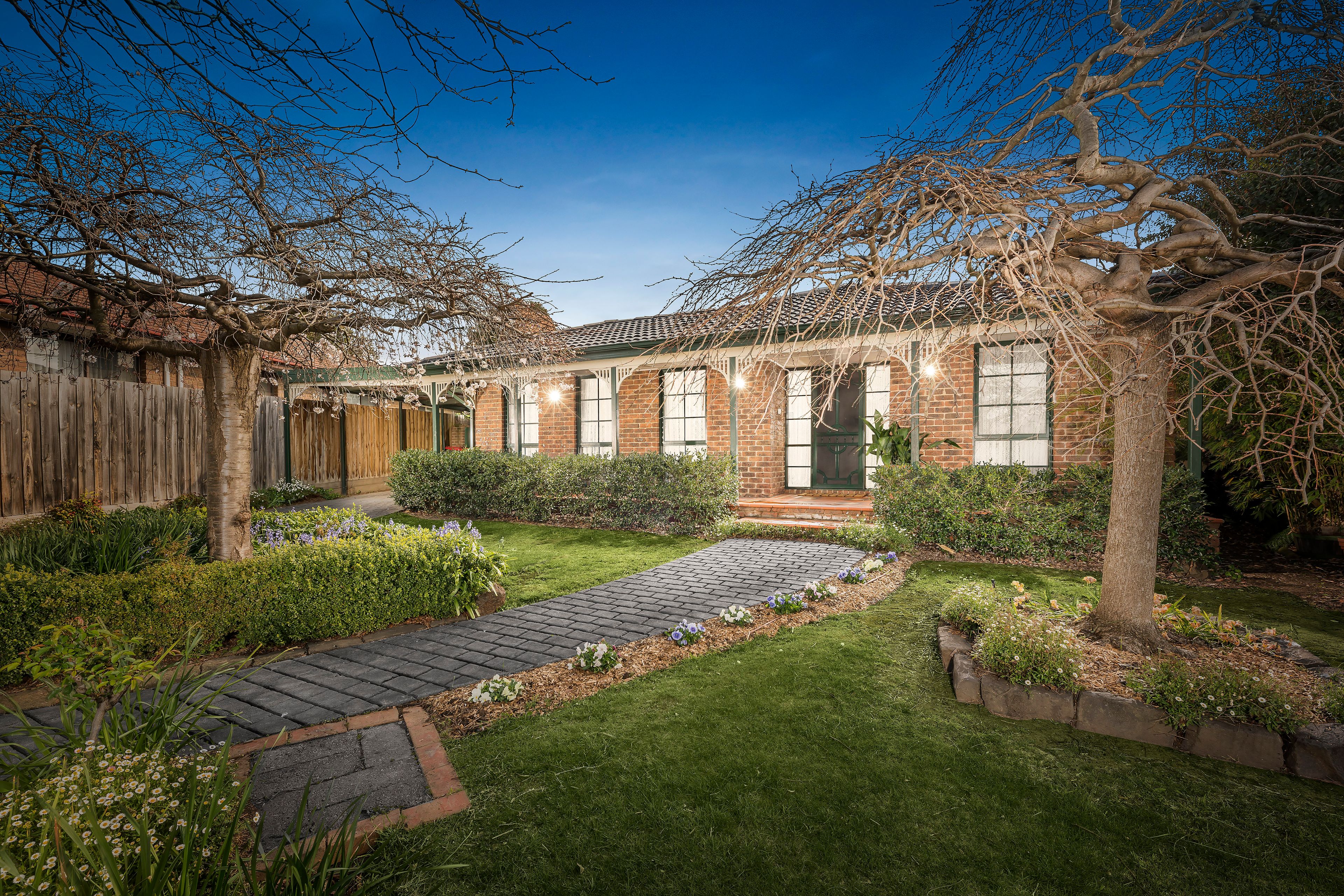 10 Lansell Court, Rowville VIC 3178, Rowville - Thumbnail 2