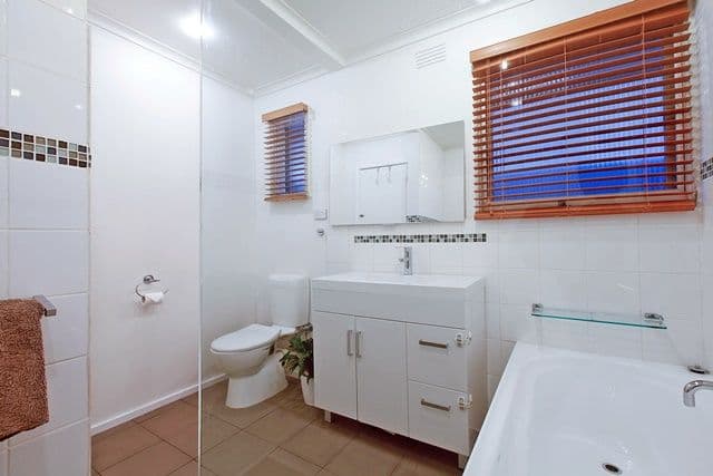 18 Clements Grove, RESERVOIR VIC 3073, Reservoir - Thumbnail 7