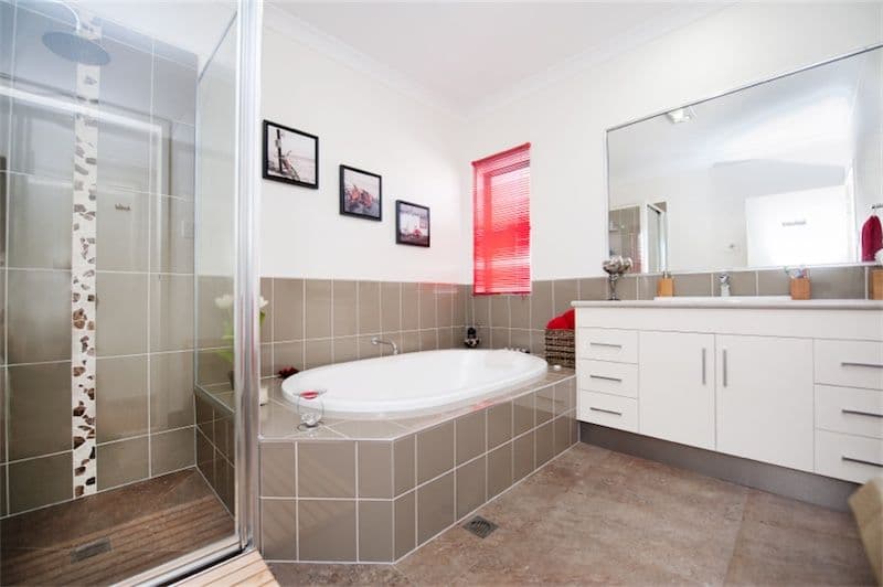 3 Holts Road, BEACONSFIELD QLD 4740, Beaconsfield - Thumbnail 7