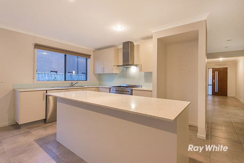 86 Thunderbolt Drive, Cranbourne East VIC 3977, Cranbourne East - Thumbnail 2