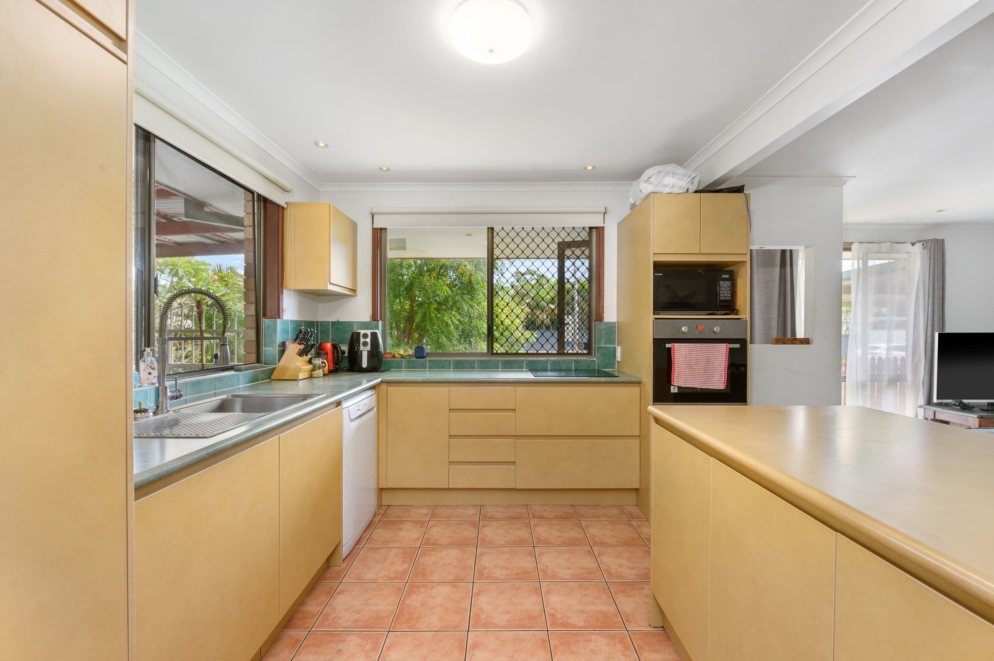 10 Hokitika Street, Broadbeach Waters QLD 4218, Broadbeach Waters - Thumbnail 6