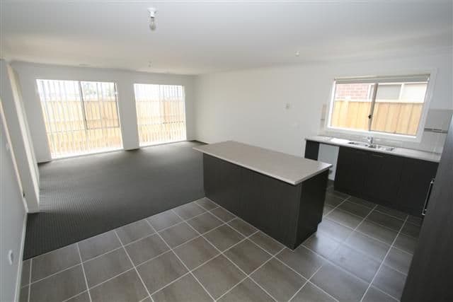 20 Rosella Grove, COWES VIC 3922, Cowes - Thumbnail 2