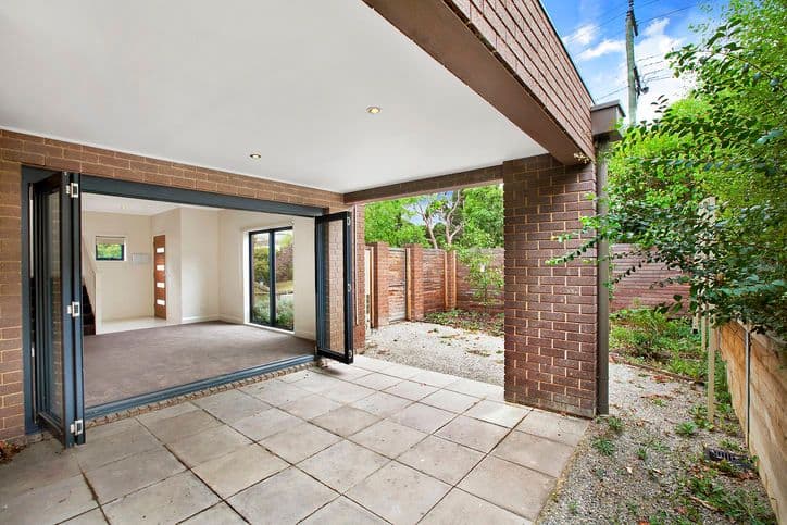 18 Thea Grove, DONCASTER EAST VIC 3109, Doncaster East - Thumbnail 2