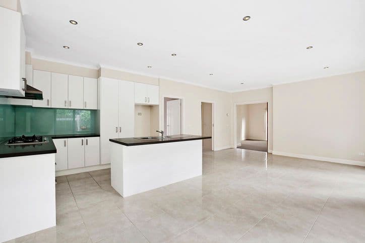 18 Thea Grove, DONCASTER EAST VIC 3109, Doncaster East - Thumbnail 3