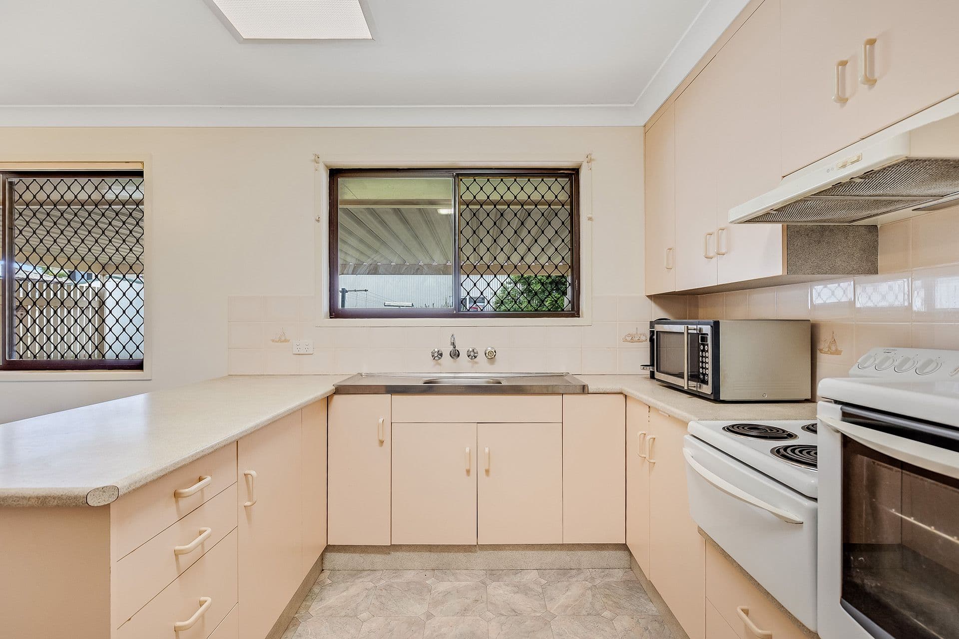 19 Jimbour Drive, Newtown QLD 4350, Newtown - Thumbnail 2