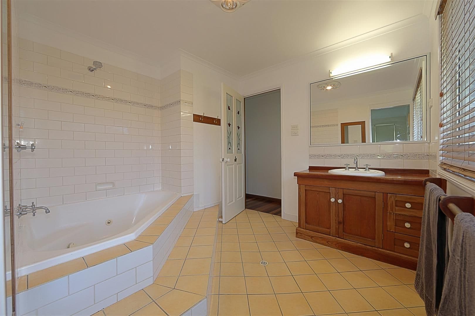 23 Rehbein Avenue, QUNABA QLD 4670, Qunaba - Thumbnail 4