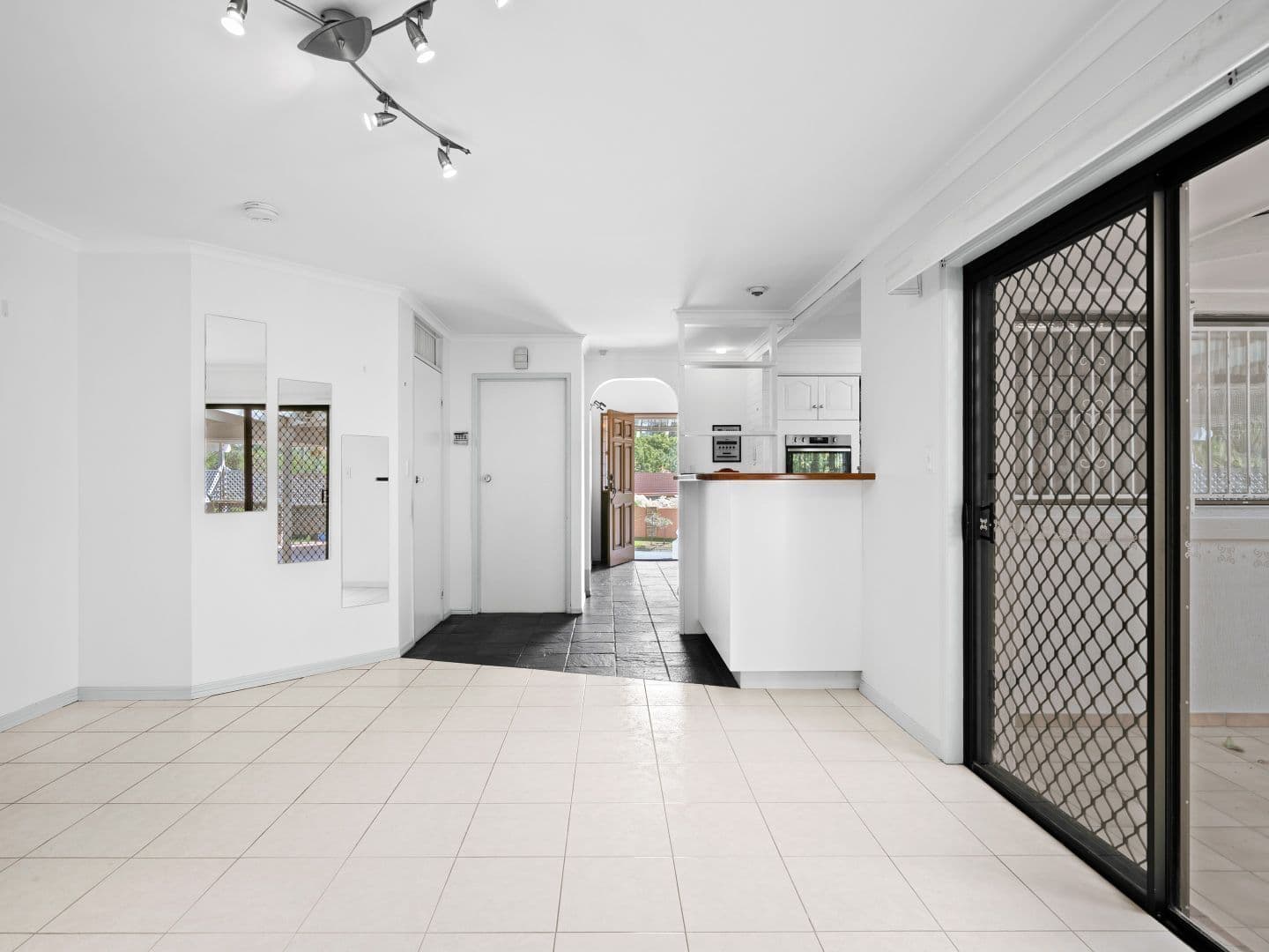 11 Parton Street, Stafford Heights QLD 4053, Stafford Heights - Thumbnail 8