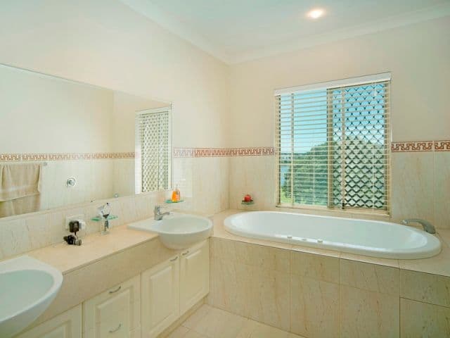 8335 Magnolia Drive East, HOPE ISLAND QLD 4212, Hope Island - Thumbnail 3