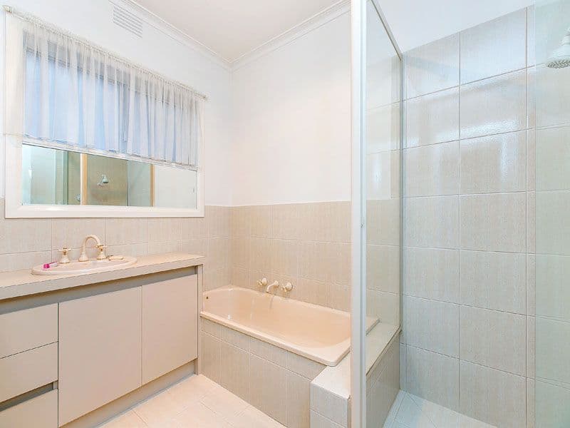 2 Macao Court, Cheltenham VIC 3192, Cheltenham - Thumbnail 2
