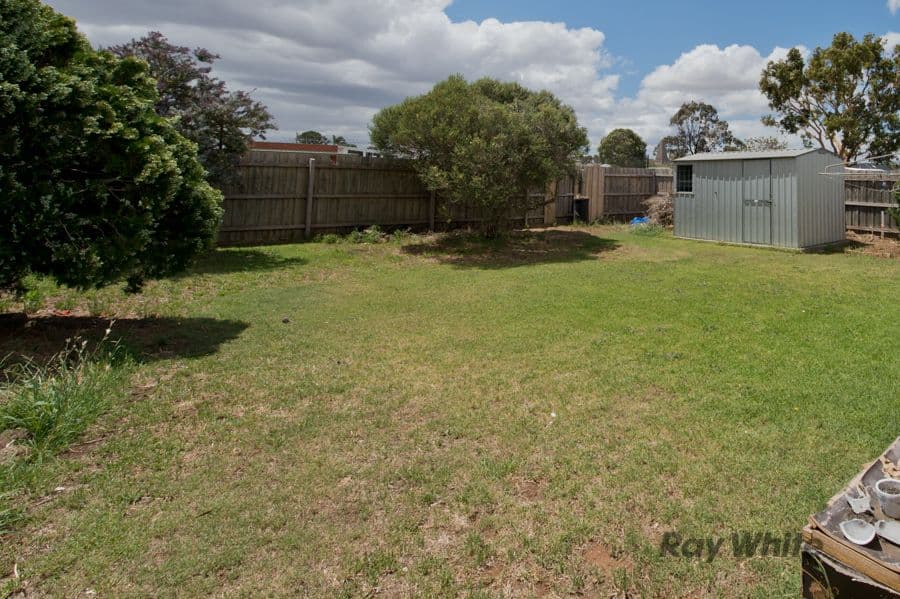 69 Hume Avenue, Melton South VIC 3338, Melton South - Thumbnail 7