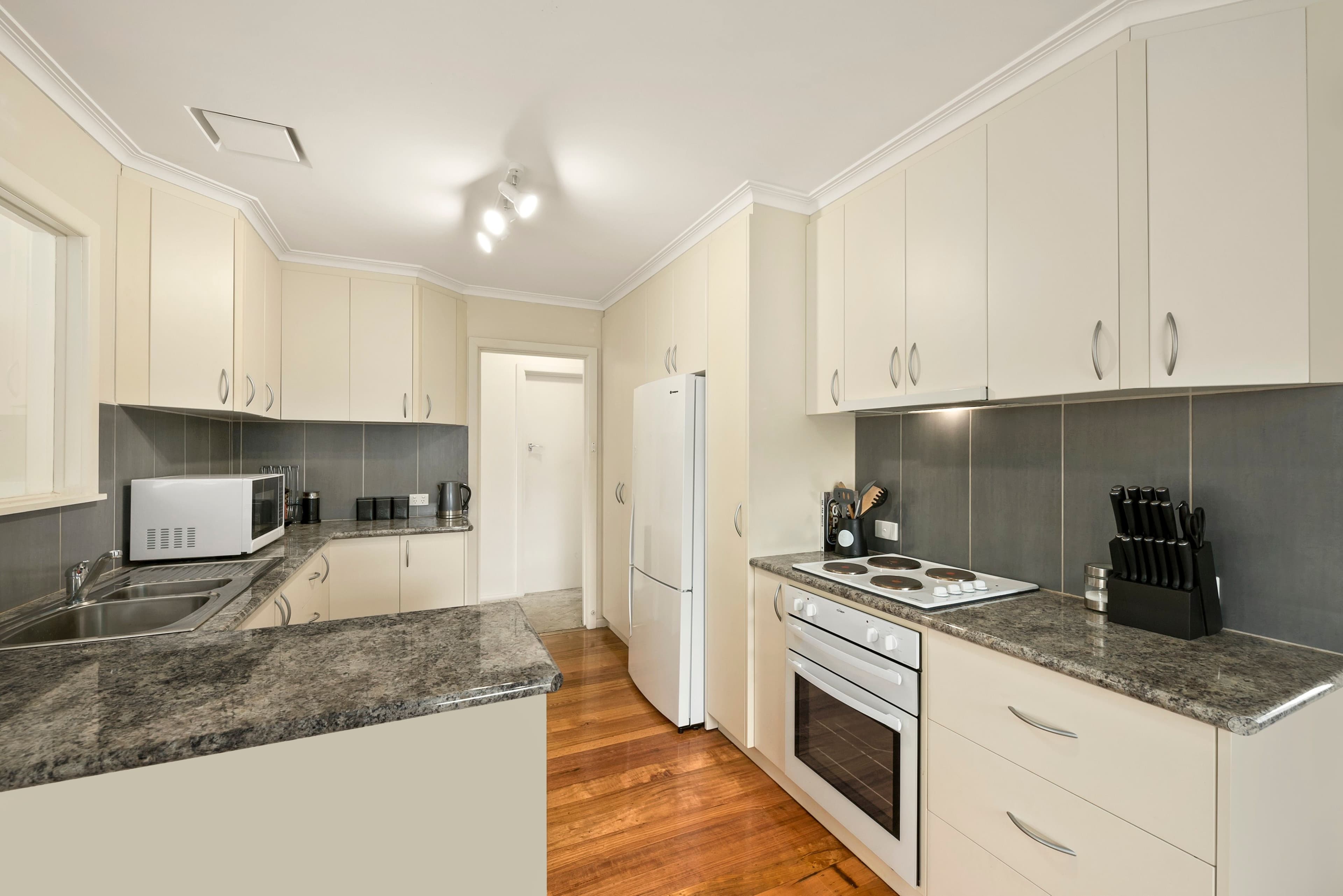 25 Jacks Avenue, Dingley Village VIC 3172, Dingley Village - Thumbnail 2
