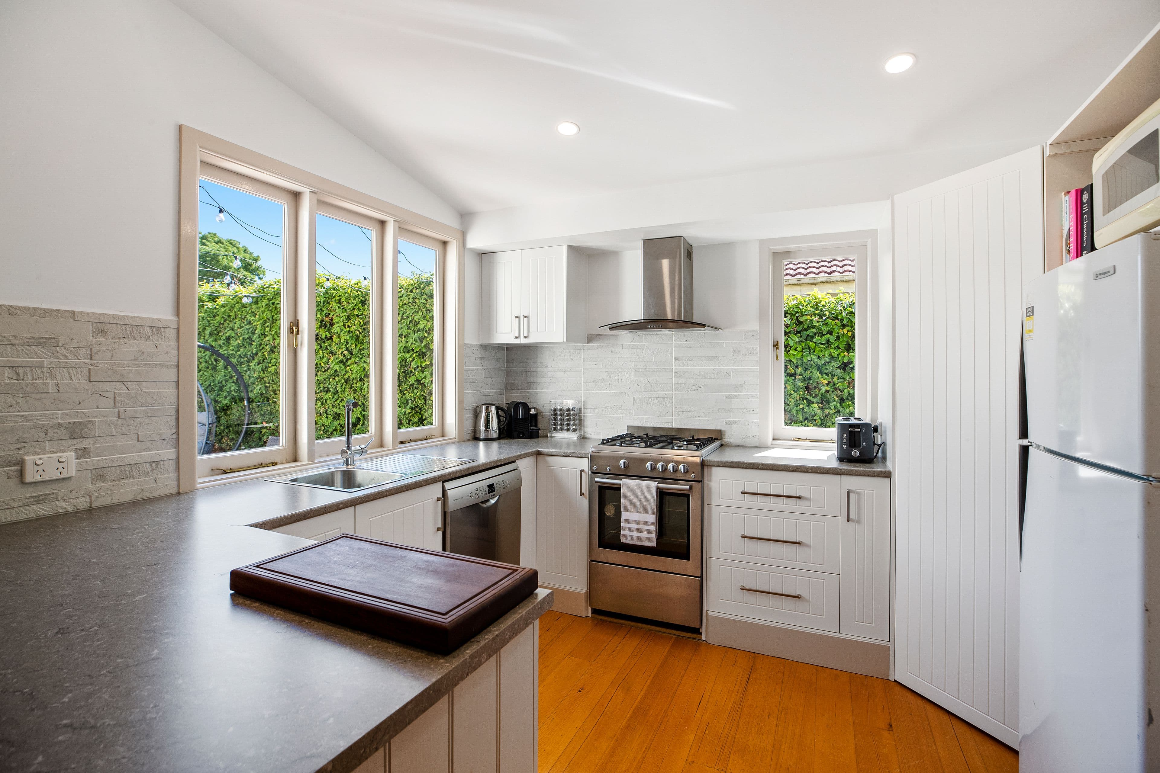 24 Banool Road, Fairhaven, VIC, Boronia - Thumbnail 2