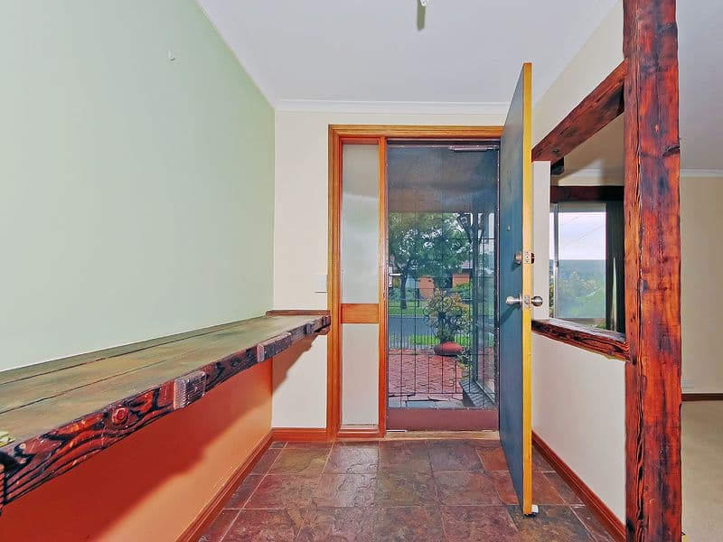 4 Cormorant Crescent, WERRIBEE VIC 3030, Werribee - Thumbnail 2