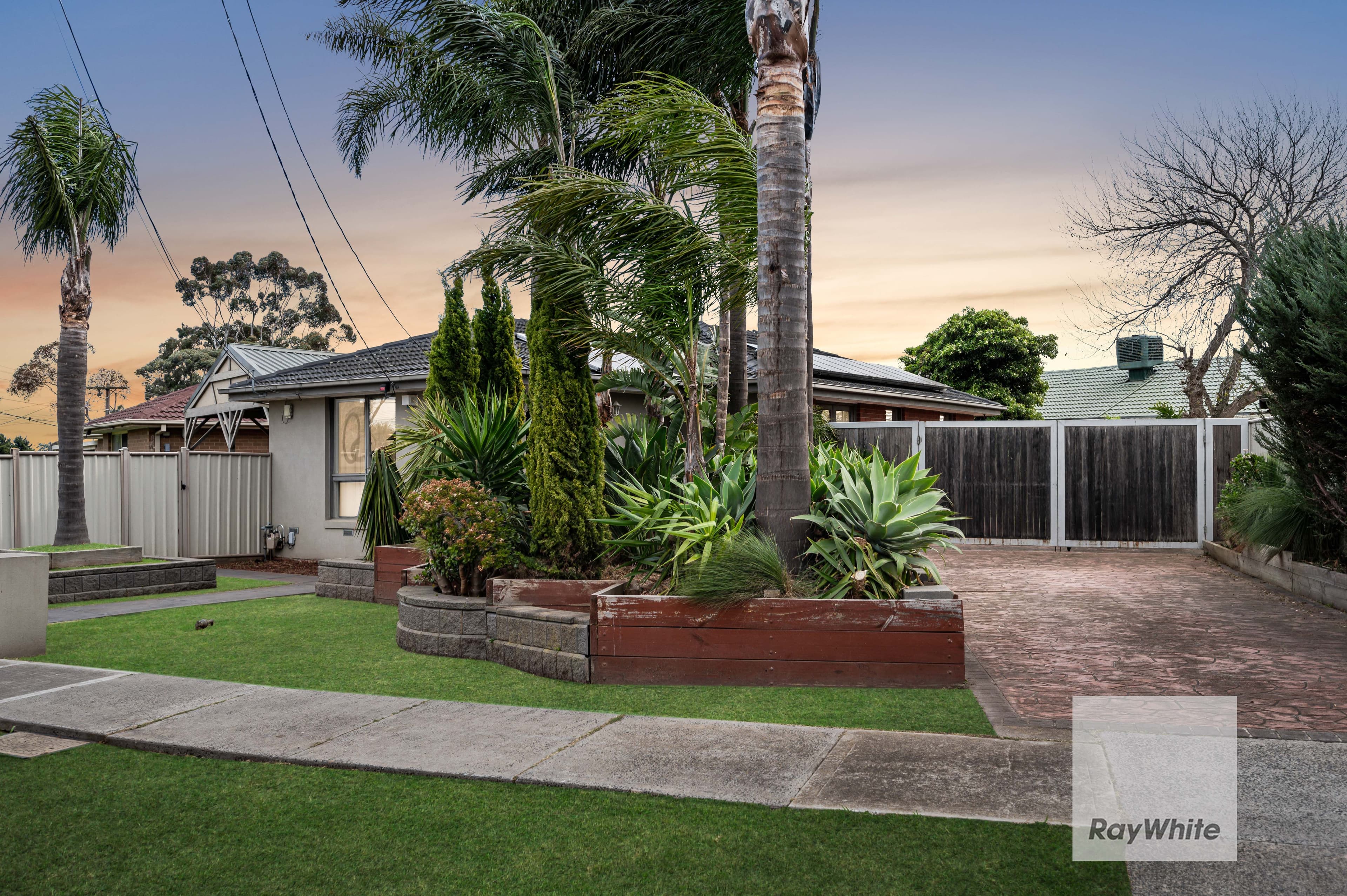 51 Katrina Drive, Gladstone Park VIC 3043, Gladstone Park - Thumbnail 2