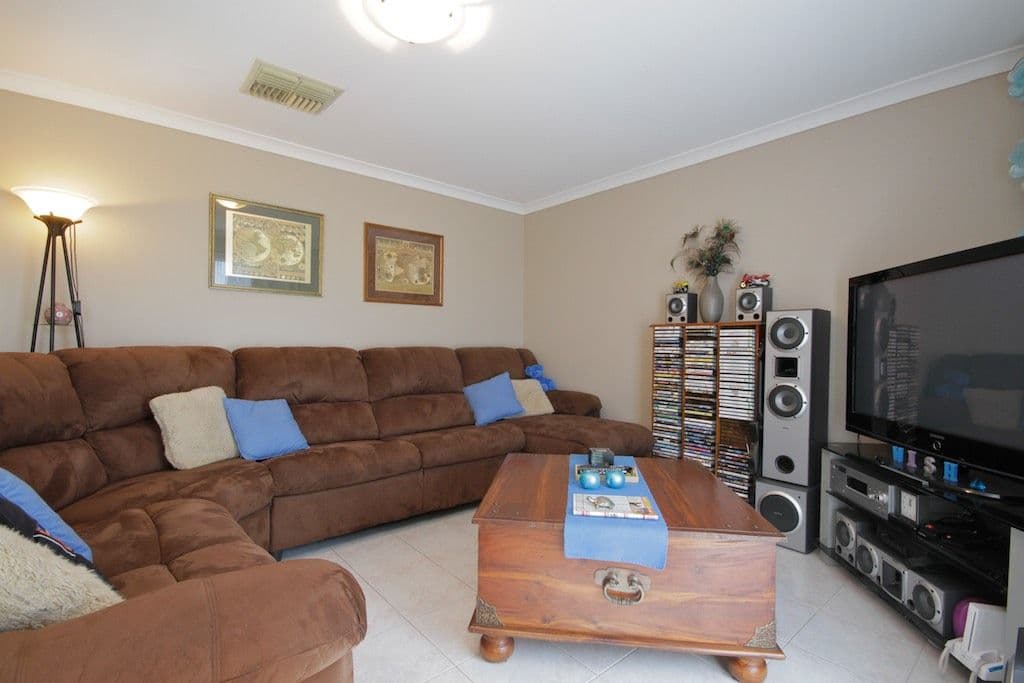 60 Lombardy Crescent, CAVERSHAM WA 6055, Caversham - Thumbnail 4