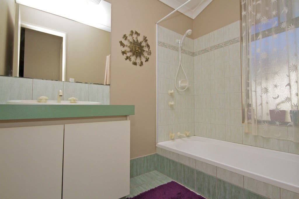 60 Lombardy Crescent, CAVERSHAM WA 6055, Caversham - Thumbnail 8