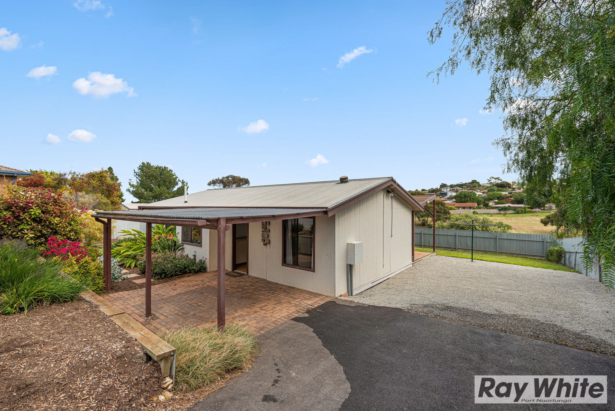4 Glamis Court, Noarlunga Downs SA 5168, Noarlunga Downs - Image 1