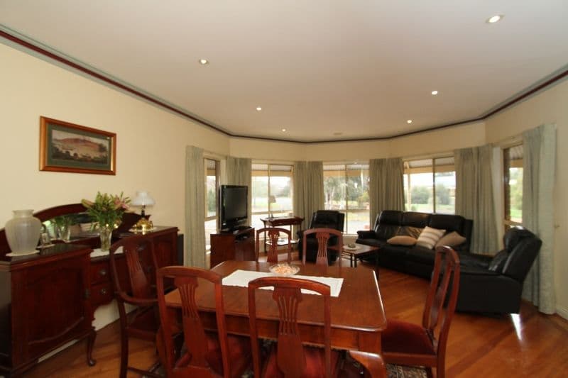 8 Meadow Court, STRATHFIELDSAYE VIC 3551, Strathfieldsaye - Thumbnail 3
