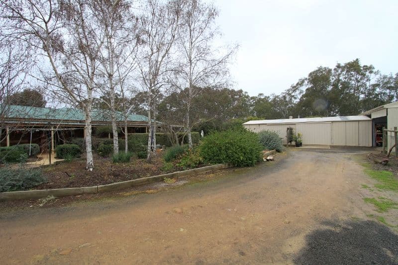 8 Meadow Court, STRATHFIELDSAYE VIC 3551, Strathfieldsaye - Thumbnail 4