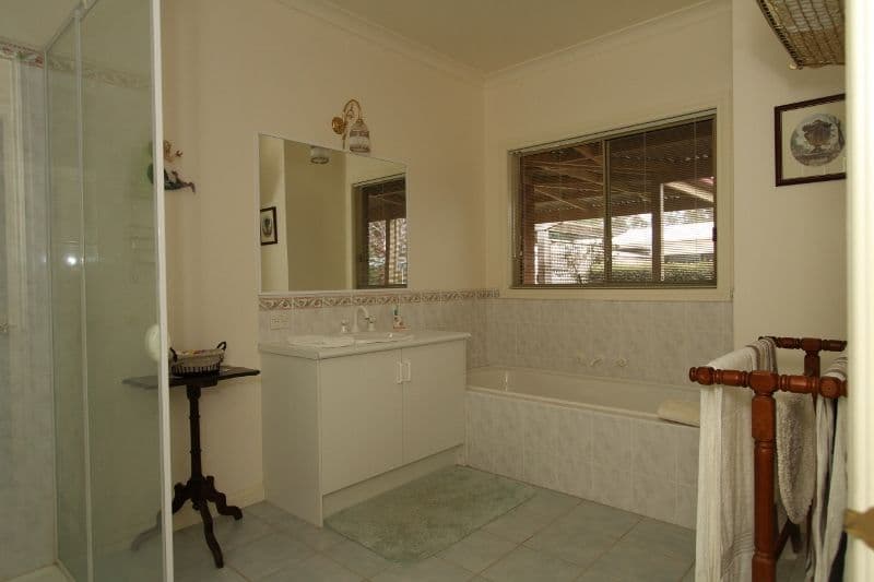 8 Meadow Court, STRATHFIELDSAYE VIC 3551, Strathfieldsaye - Thumbnail 8
