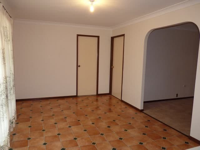 2 Naretha Street, GLENFIELD PARK NSW 2650, Glenfield Park - Thumbnail 4