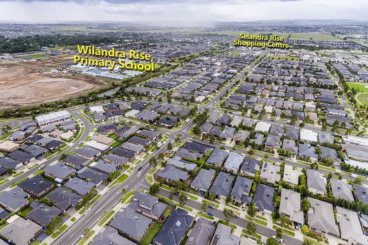 100 Selandra Boulevard, Clyde North VIC 3978, Clyde North - Thumbnail 3