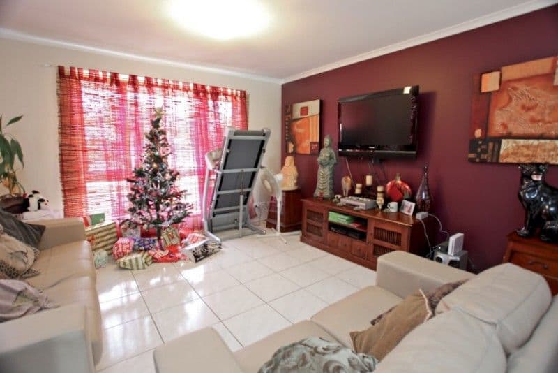 15 Kate Avenue, DECEPTION BAY QLD 4508, Deception Bay - Thumbnail 2