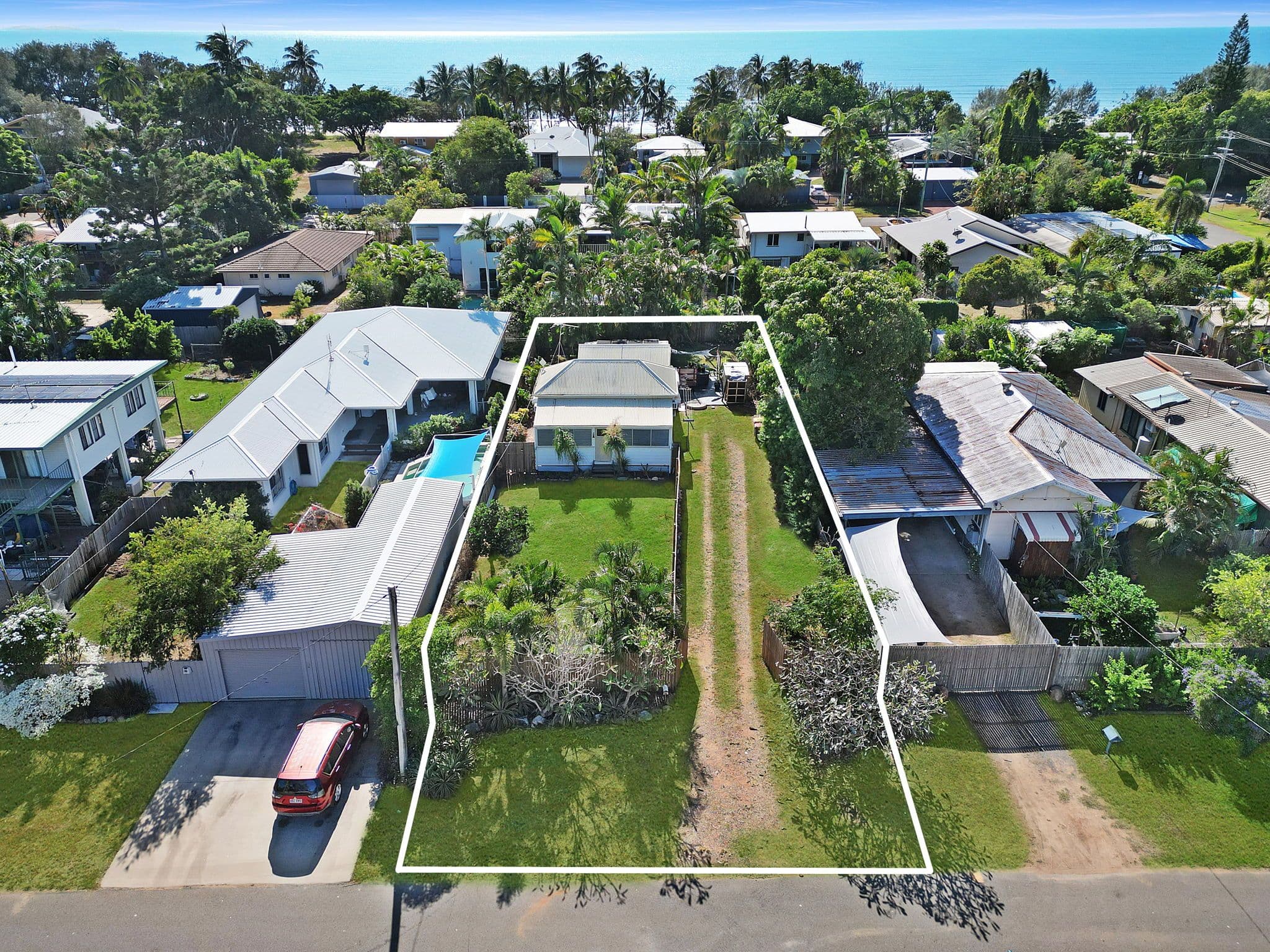 14 Coral Street, Saunders Beach QLD 4818, Saunders Beach - Thumbnail 2