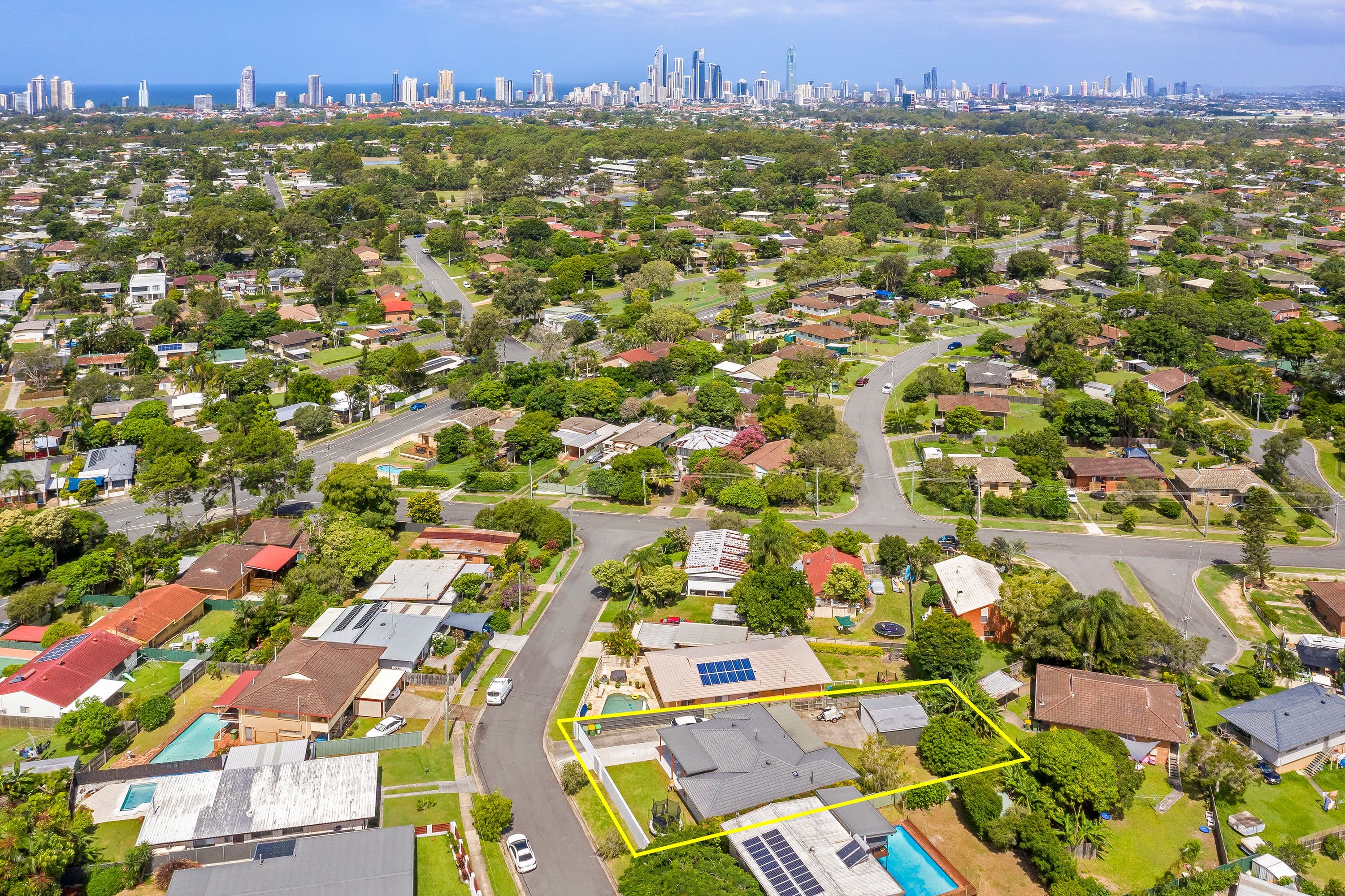 37 Cooleroo Crescent, Southport QLD 4215, Southport - Thumbnail 3