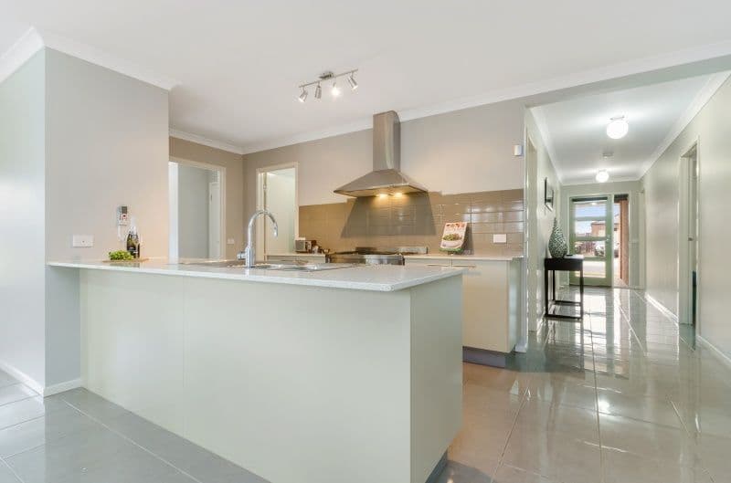 34 Nankeen Avenue, Lara VIC 3212, Lara - Thumbnail 2