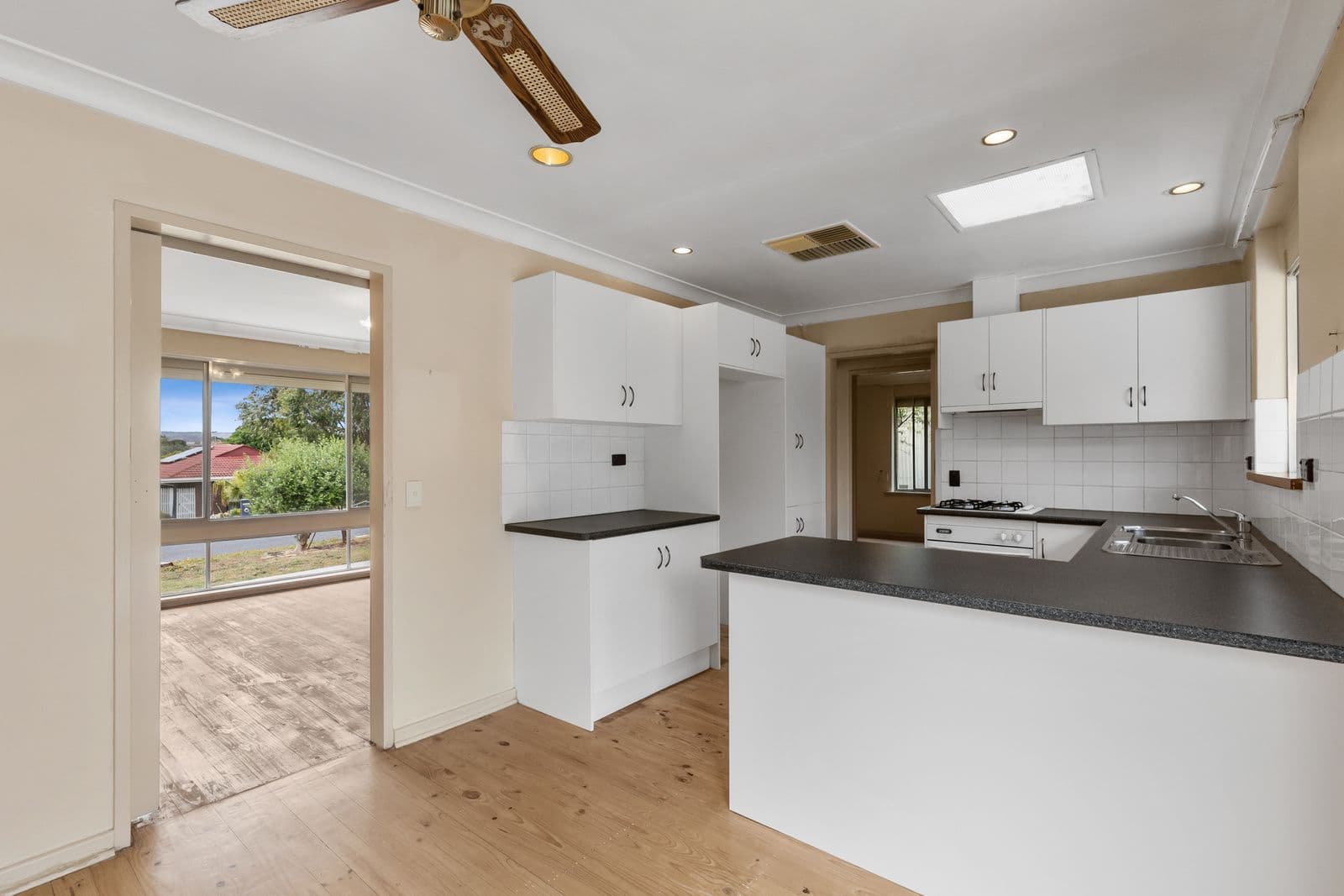 51 Sunningdale Drive, Christie Downs SA 5164, Christie Downs - Thumbnail 4
