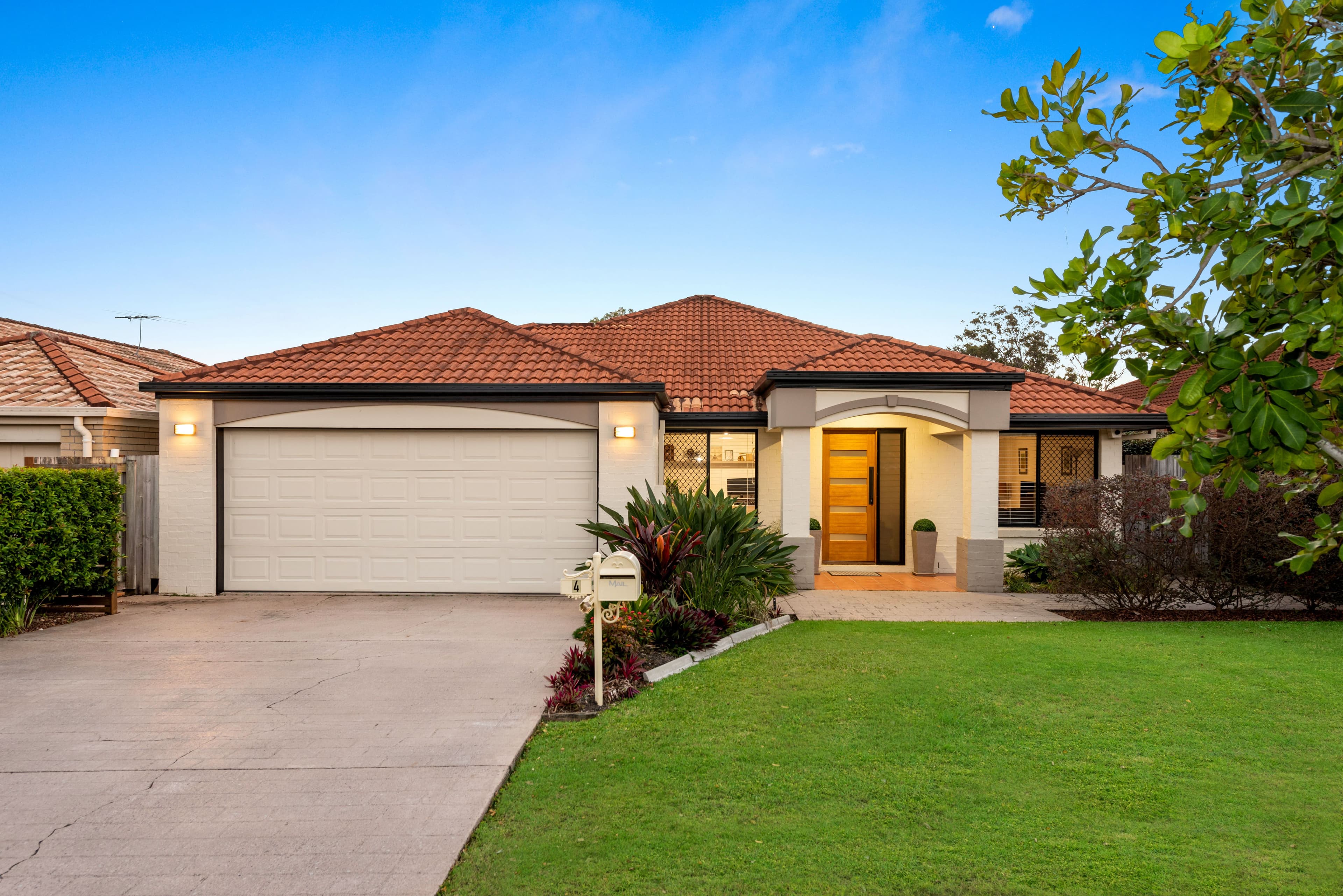 4 Holland Place, Carindale QLD 4152, Carindale - Image 1