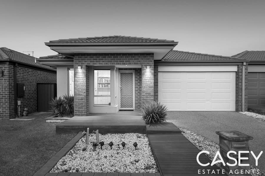 5 Lusitano Way, Clyde North - Image 1
