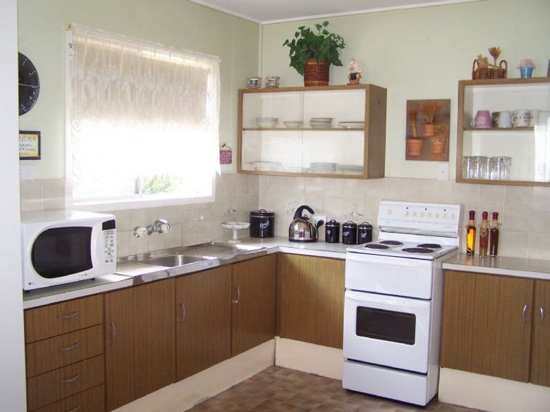 22 Hibiscus Avenue, GLADSTONE QLD 4680, Gladstone - Thumbnail 2