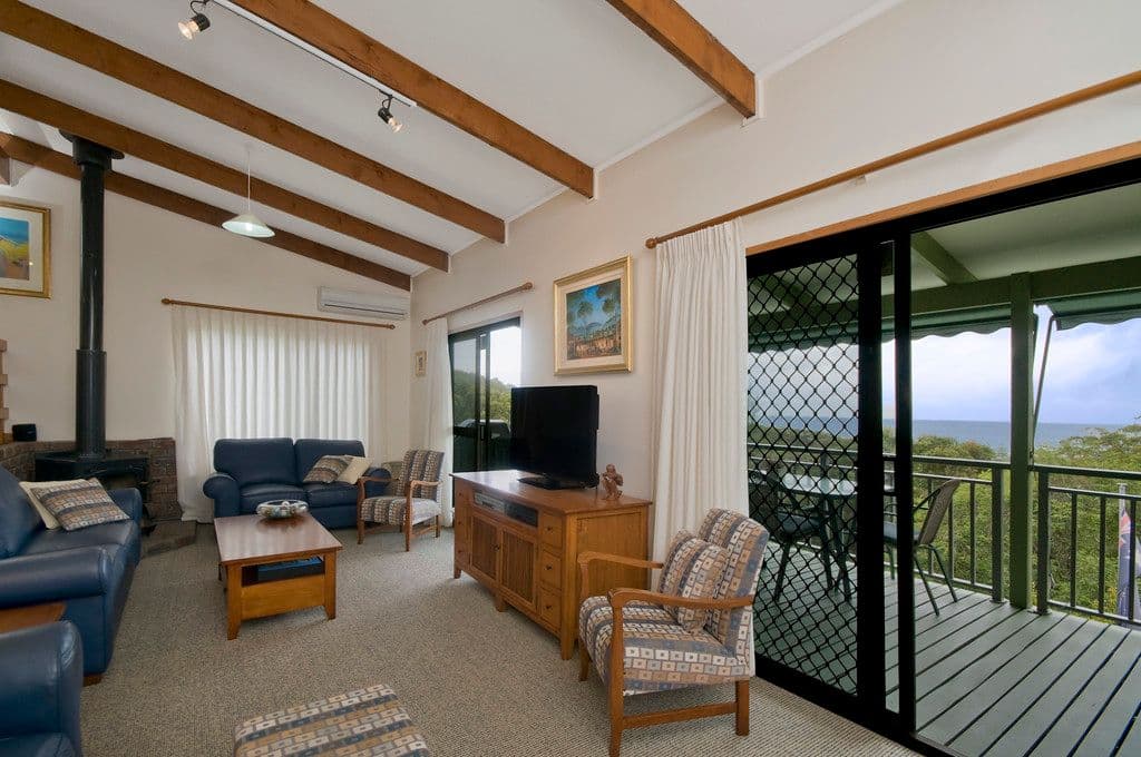7 Lansell Avenue, CURRUMBIN QLD 4223, Currumbin - Thumbnail 4