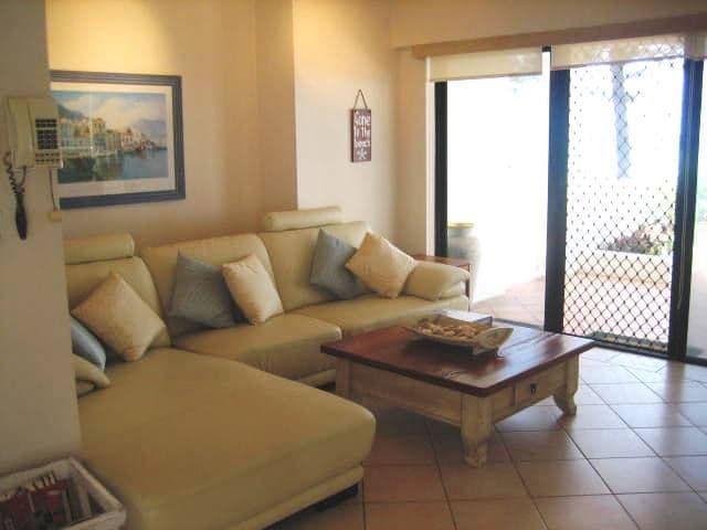 1 ''Reef Royale'', 20 Marine Parade, MIAMI QLD 4220, Miami - Thumbnail 4
