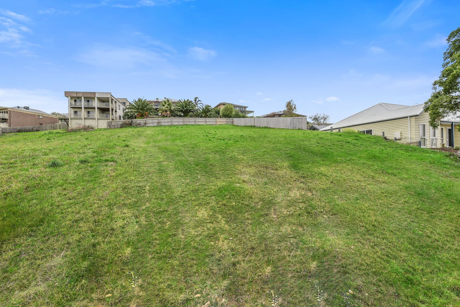 38B/38B Portchester Boulevard, Beaconsfield - Thumbnail 3