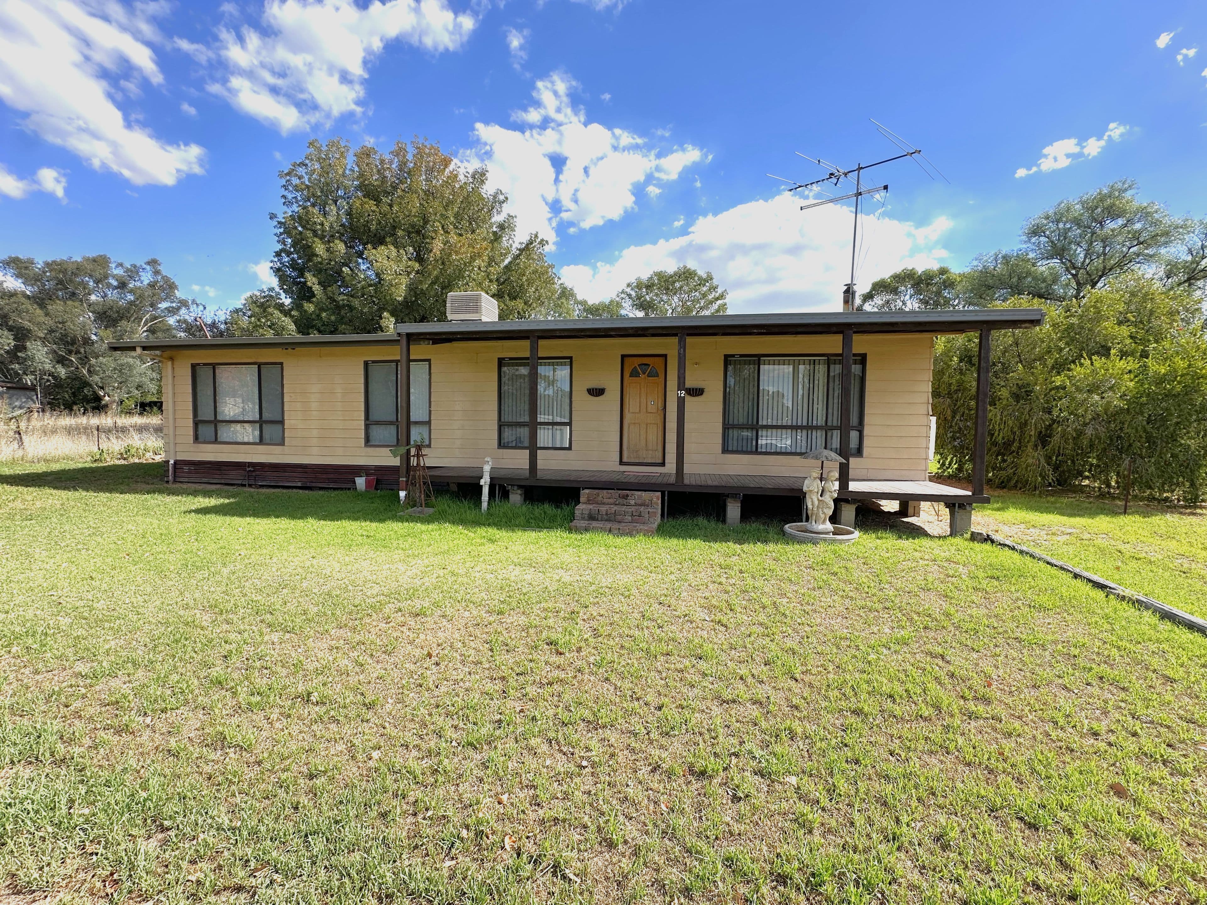 12 Hoskins Street, Wallendbeen NSW 2588, Wallendbeen - Thumbnail 2