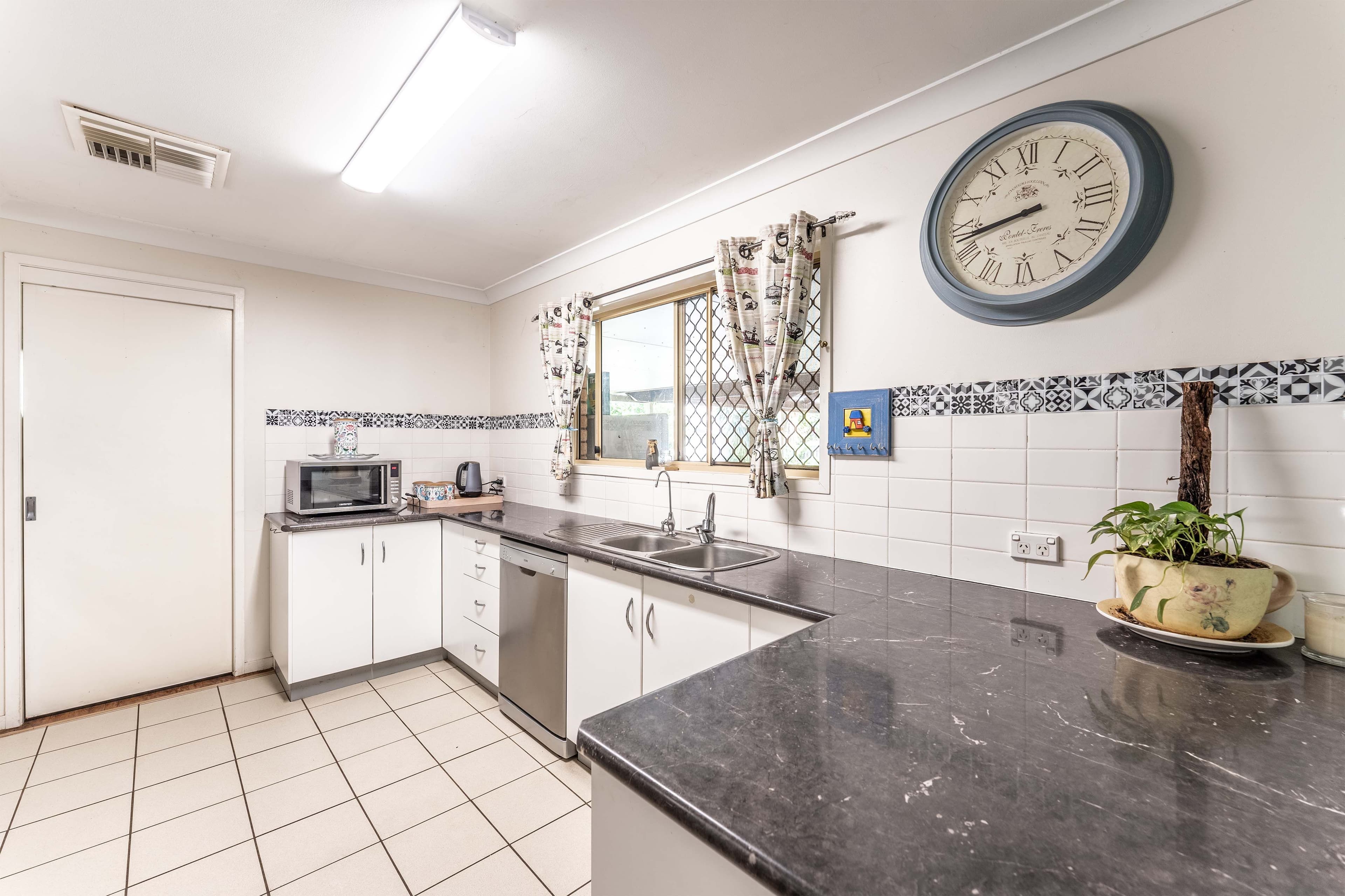 3 Crozier Crescent, Emerald QLD 4720, Emerald - Thumbnail 8