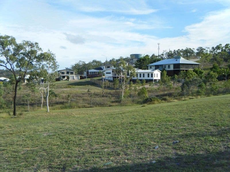 33 Minstrel Court, BUSHLAND BEACH QLD 4818, Bushland Beach - Thumbnail 3