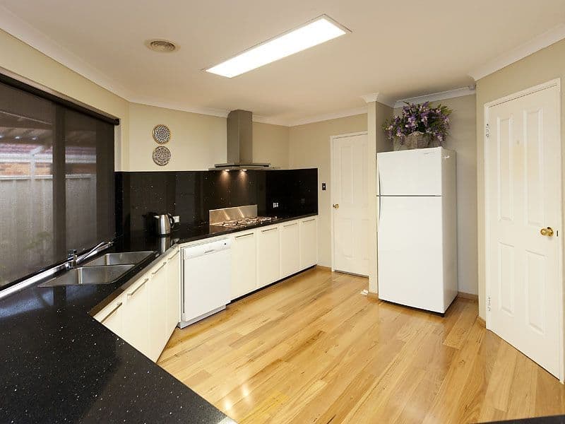 18 Longshaw Circuit, CANNING VALE WA 6155, Canning Vale - Thumbnail 4